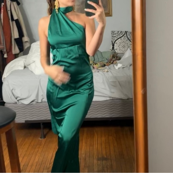 NWT BELLE Asymmetrical Detail Halter Neck Backless Satin Dress - Picture 5 of 5